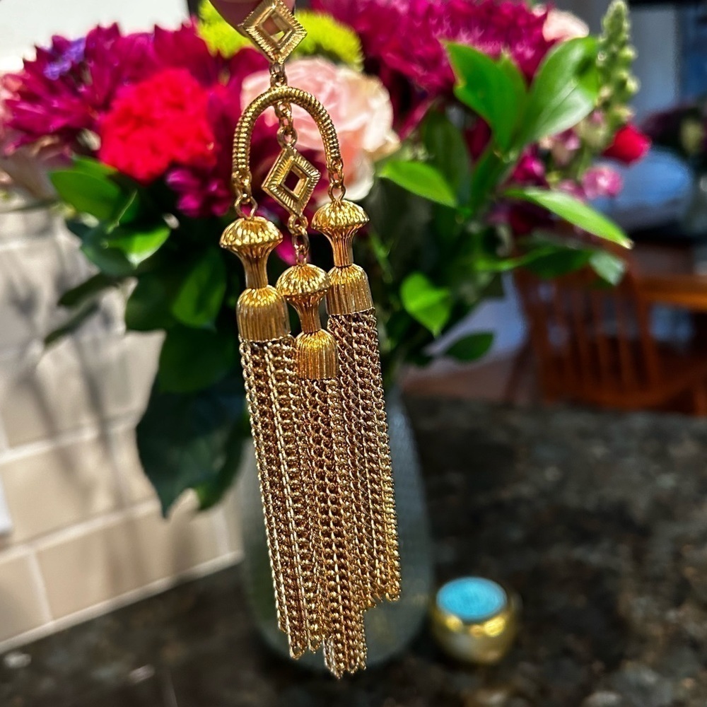 Vintage TRIFARI Gold Tri-Pendant Necklace